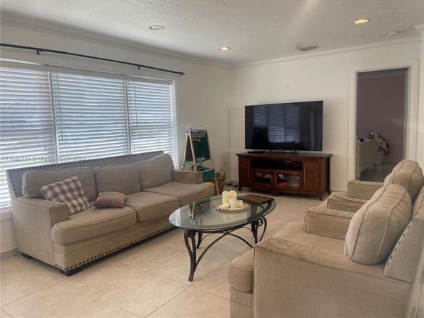 9361 SW 16th St, Miami FL 33165