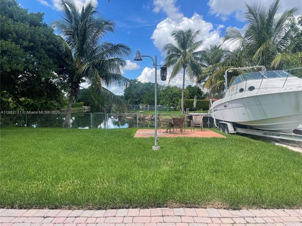 9361 SW 16th St, Miami FL 33165