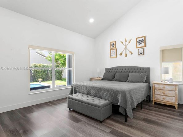 331 NW 189th Ter, Pembroke Pines FL 33029