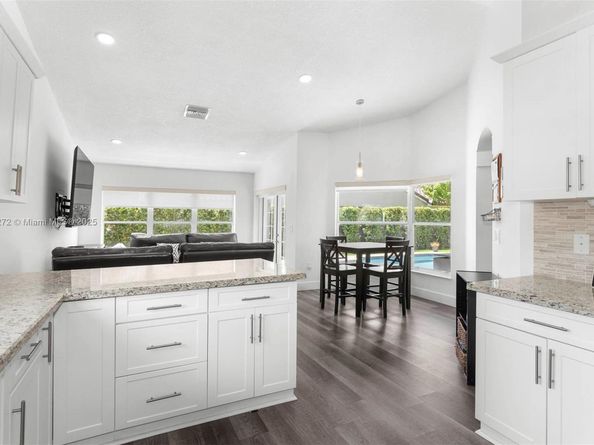 331 NW 189th Ter, Pembroke Pines FL 33029