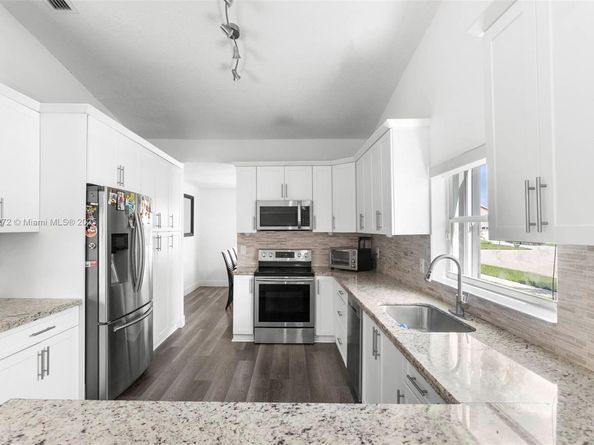 331 NW 189th Ter, Pembroke Pines FL 33029