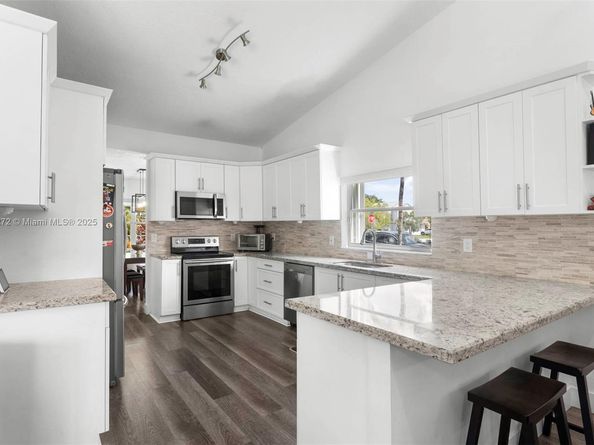 331 NW 189th Ter, Pembroke Pines FL 33029
