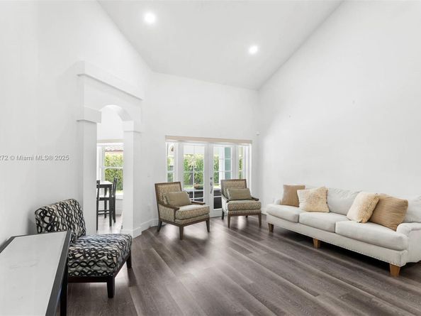331 NW 189th Ter, Pembroke Pines FL 33029