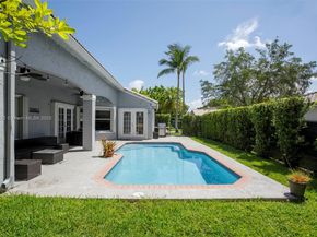 331 NW 189th Ter, Pembroke Pines FL 33029