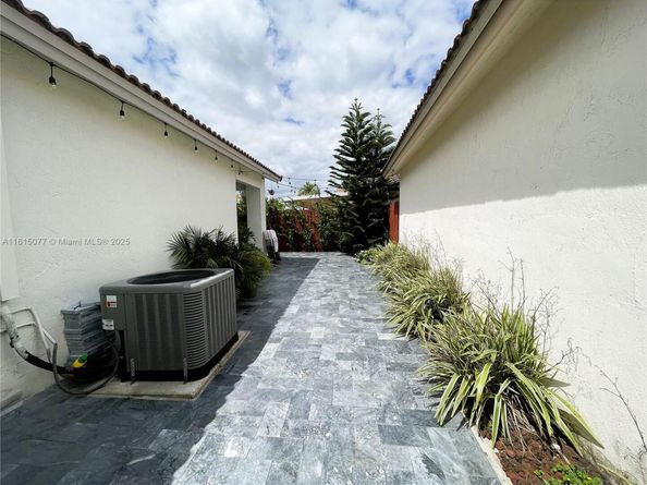 15021 SW 143rd St, Miami FL 33196