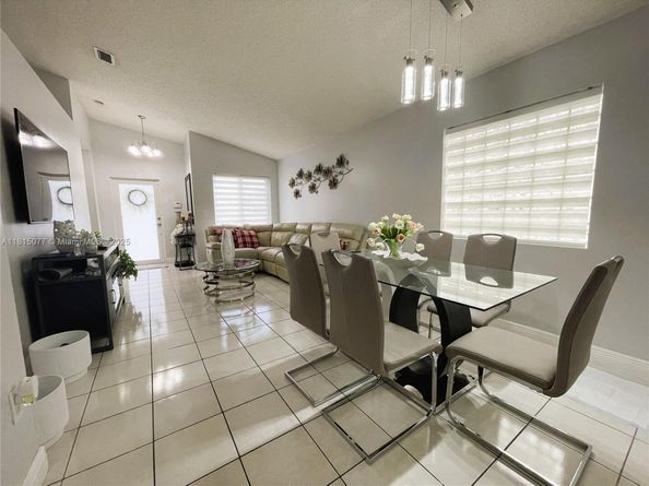 15021 SW 143rd St, Miami FL 33196