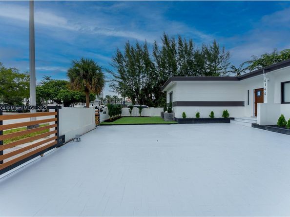 4144 Alton Rd, Miami Beach FL 33140
