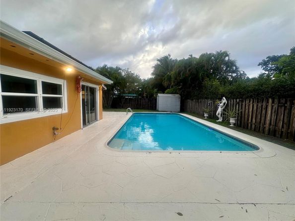 10221 SW 50th Ct, Cooper City FL 33328