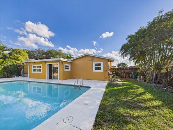 10221 SW 50th Ct, Cooper City FL 33328