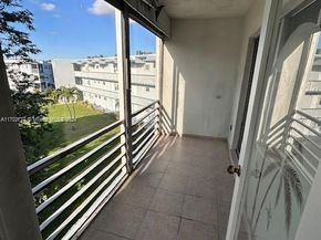 2223 Park Ln 304, Hollywood FL 33021
