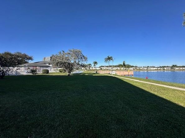 2223 Park Ln 304, Hollywood FL 33021