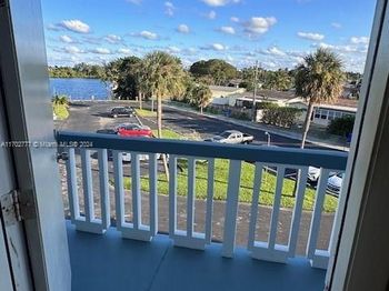 2223 Park Ln