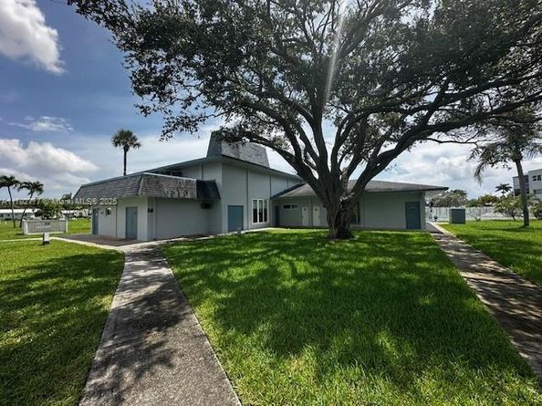 2223 Park Ln 304, Hollywood FL 33021