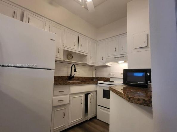 600 Layne Blvd 118, Hallandale Beach FL 33009