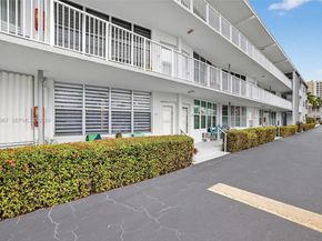 3177 S Ocean Dr 122, Hallandale Beach FL 33009