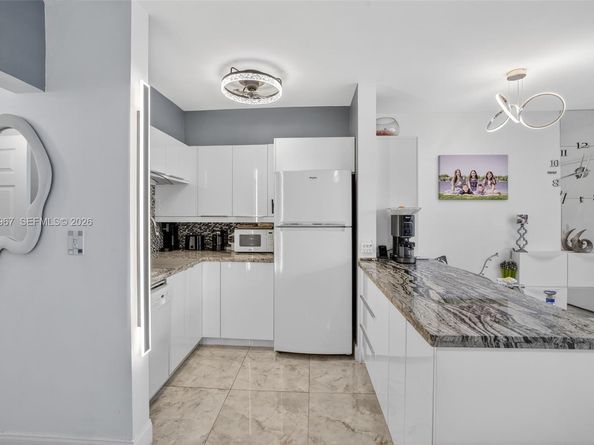 3177 S Ocean Dr 122, Hallandale Beach FL 33009