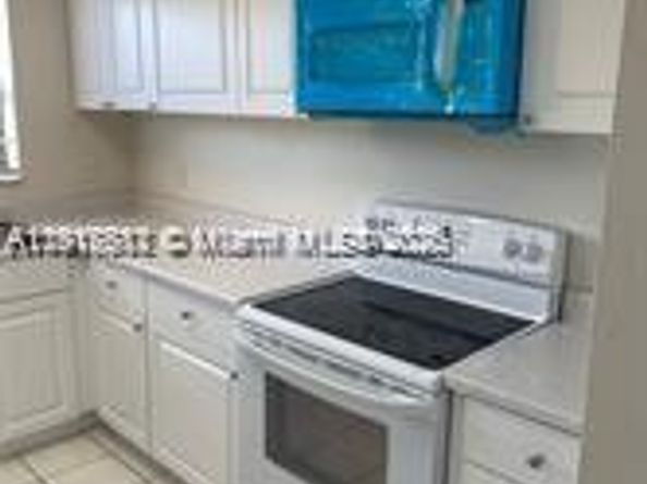 1316 White Pine Dr, Wellington FL 33414