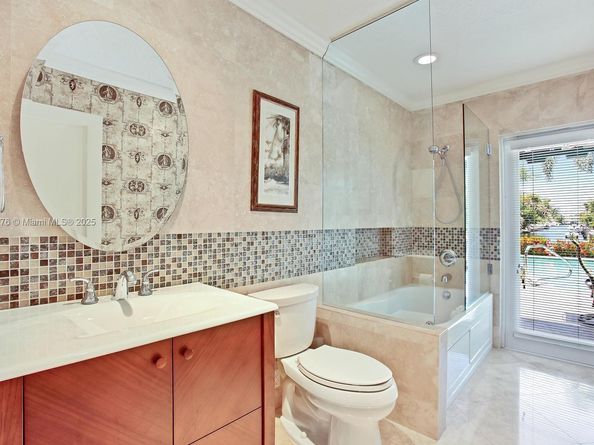 7050 NE 7th Ave, Boca Raton FL 33487