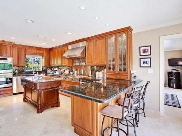 7050 NE 7th Ave, Boca Raton FL 33487