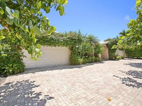 7050 NE 7th Ave, Boca Raton FL 33487