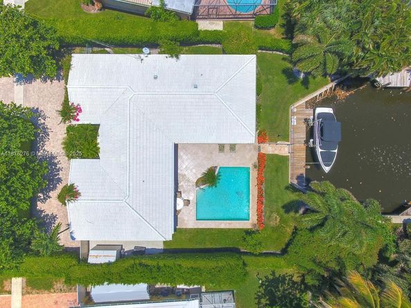 7050 NE 7th Ave, Boca Raton FL 33487