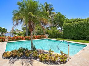 7050 NE 7th Ave, Boca Raton FL 33487