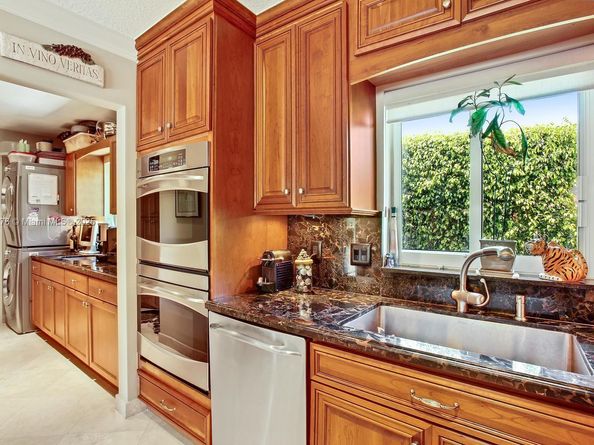7050 NE 7th Ave, Boca Raton FL 33487