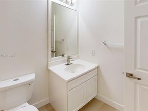 374 NE 27th Ave 201, Homestead FL 33033