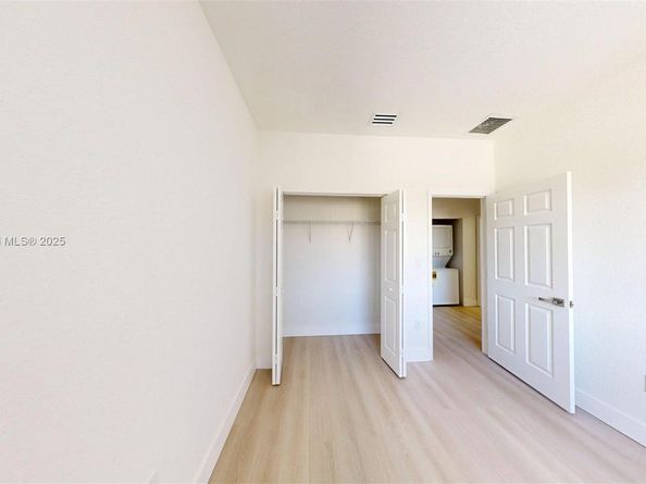 374 NE 27th Ave 201, Homestead FL 33033