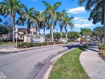 374 NE 27th Ave