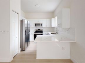 374 NE 27th Ave 201, Homestead FL 33033