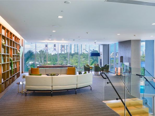 16385 Biscayne Blvd 1819, North Miami Beach FL 33160