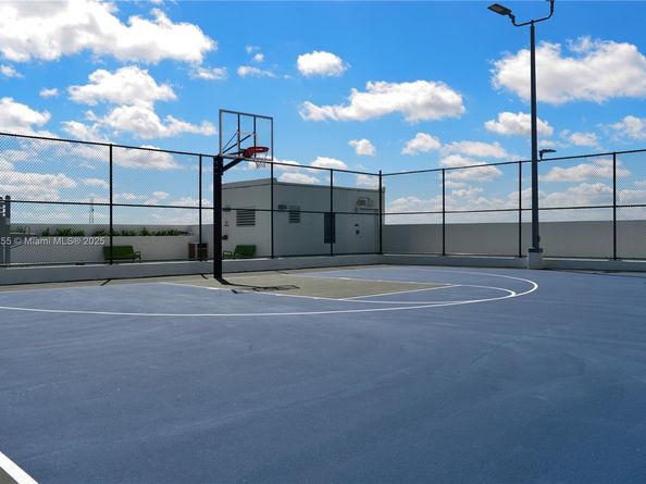 16385 Biscayne Blvd 1819, North Miami Beach FL 33160