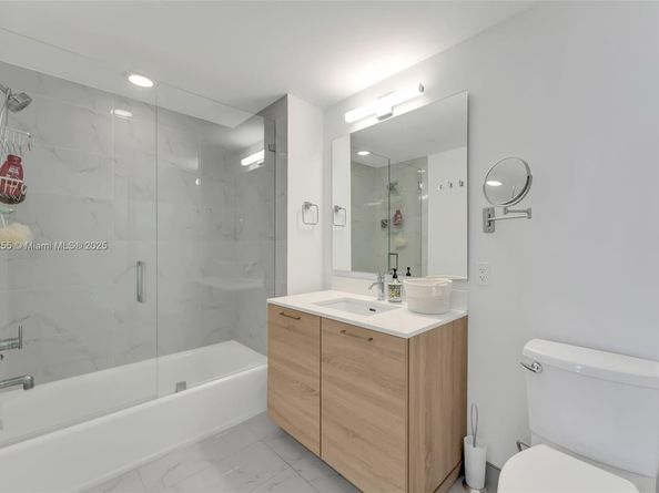 16385 Biscayne Blvd 1819, North Miami Beach FL 33160