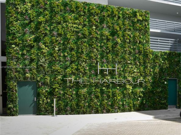 16385 Biscayne Blvd 1819, North Miami Beach FL 33160