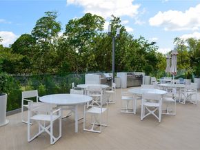 16385 Biscayne Blvd 1819, North Miami Beach FL 33160