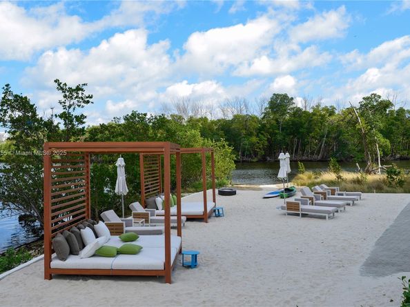 16385 Biscayne Blvd 1819, North Miami Beach FL 33160