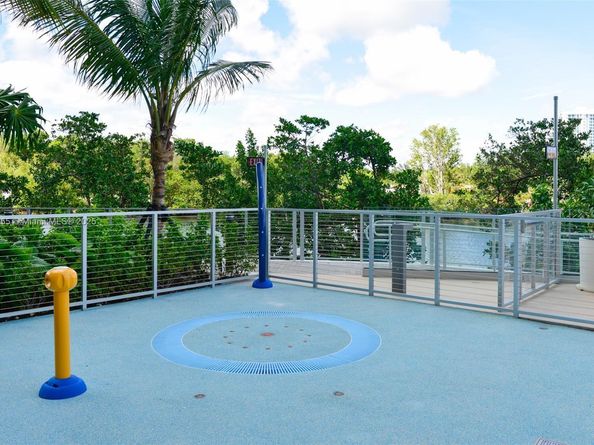 16385 Biscayne Blvd 1819, North Miami Beach FL 33160