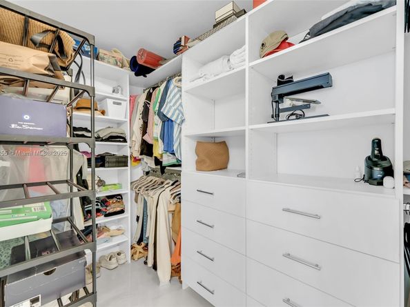16385 Biscayne Blvd 1819, North Miami Beach FL 33160
