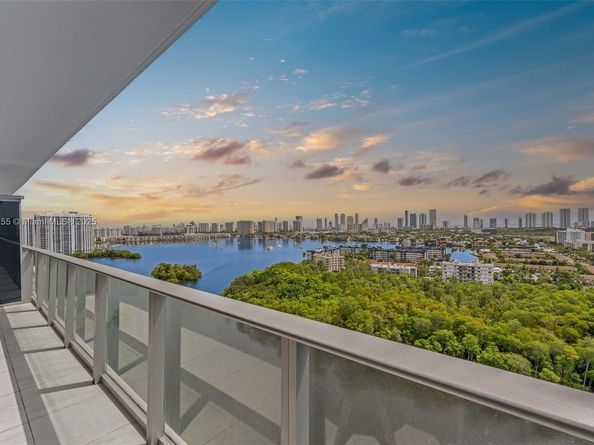 16385 Biscayne Blvd 1819, North Miami Beach FL 33160
