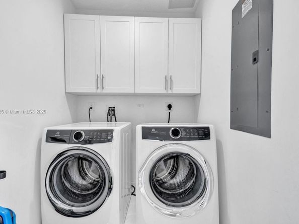 851 NE 1st Ave 1411, Miami FL 33132