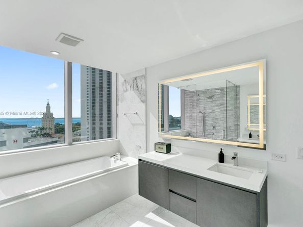851 NE 1st Ave 1411, Miami FL 33132