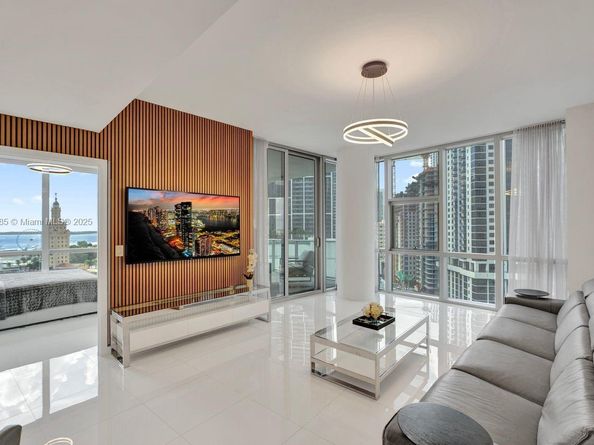 851 NE 1st Ave 1411, Miami FL 33132