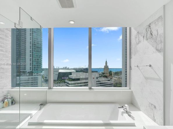 851 NE 1st Ave 1411, Miami FL 33132