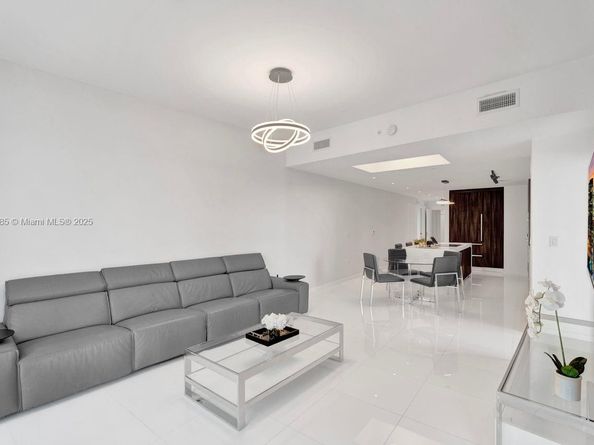 851 NE 1st Ave 1411, Miami FL 33132