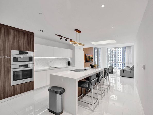 851 NE 1st Ave 1411, Miami FL 33132