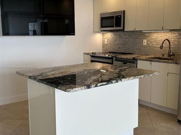 2100 Sans Souci Blvd A1509, North Miami FL 33181