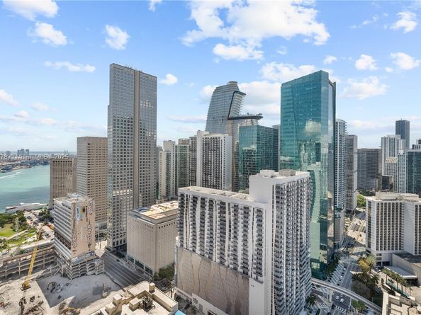 151 SE 1st St 1402, Miami FL 33131