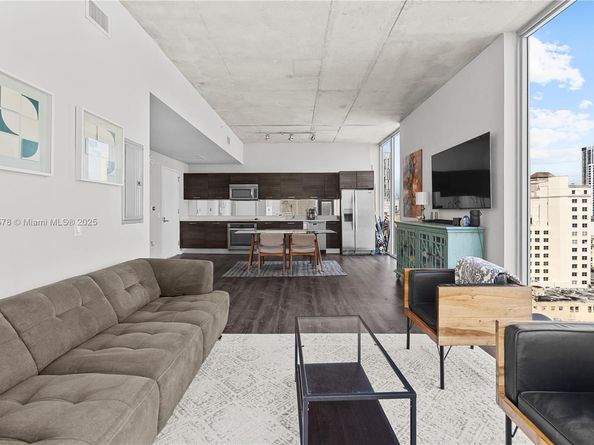 151 SE 1st St 1402, Miami FL 33131