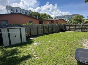 14 SW 7th Ave, Dania Beach FL 33004